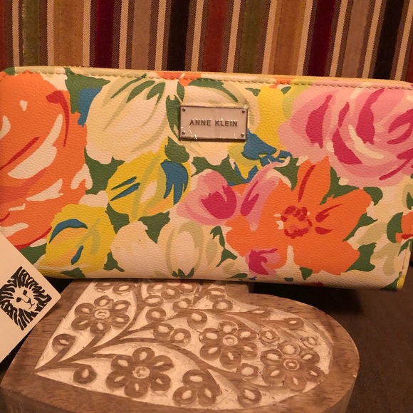 Anne Klein Handbags - Spring Ready gorgeous Anne Klein wallet